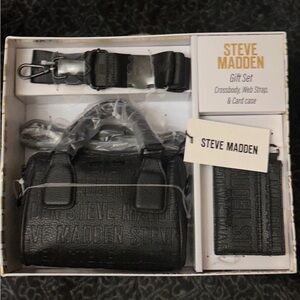 Brand new in its original bag sealed never been opened Steve Madden gifts set